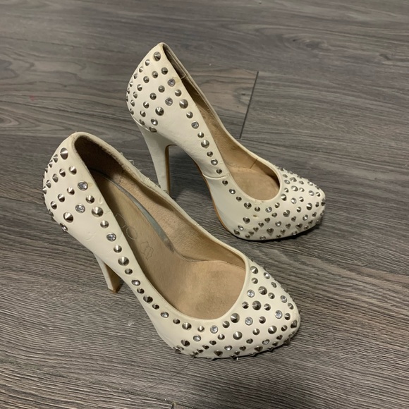 Classic White studded heels - Picture 3 of 4